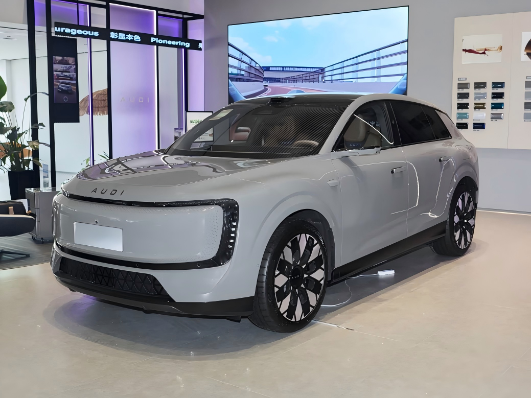 AUDI E7X
